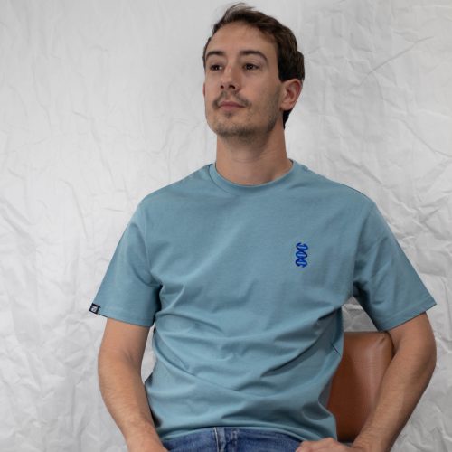 Camiseta azul claro ADN bordado biología