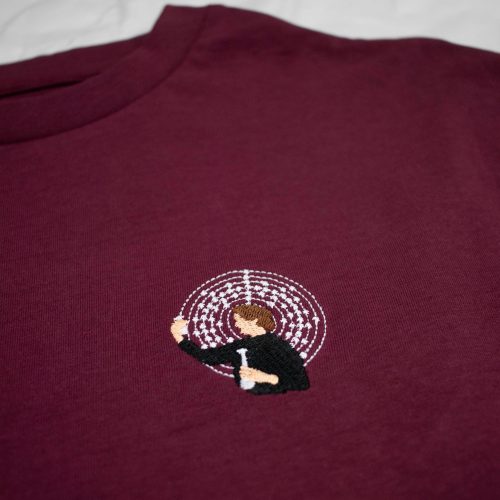 Camiseta Marie Curie diseño bordado
